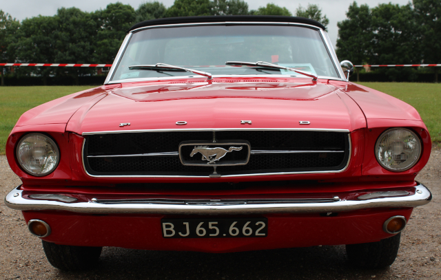 Denne Ford Mustang Cabriolet, som blev indregistreret frste gang i Los Angeles i 1964, havde fundet vej til Borup. Ejeren kalder den 